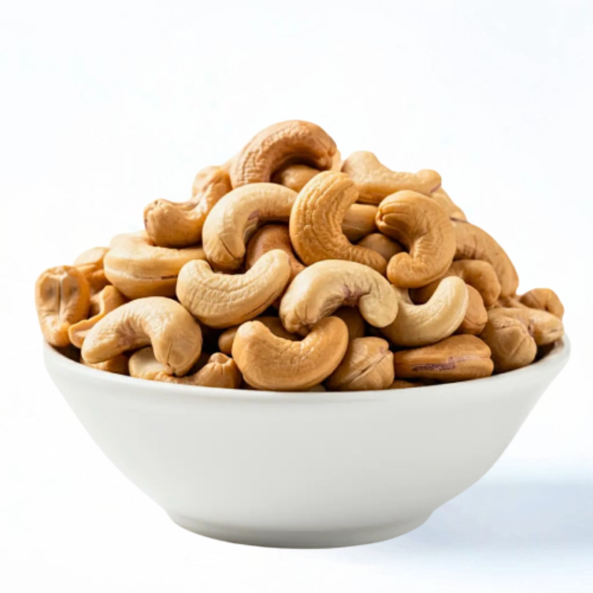 What nutritional benefits do cashews provide?